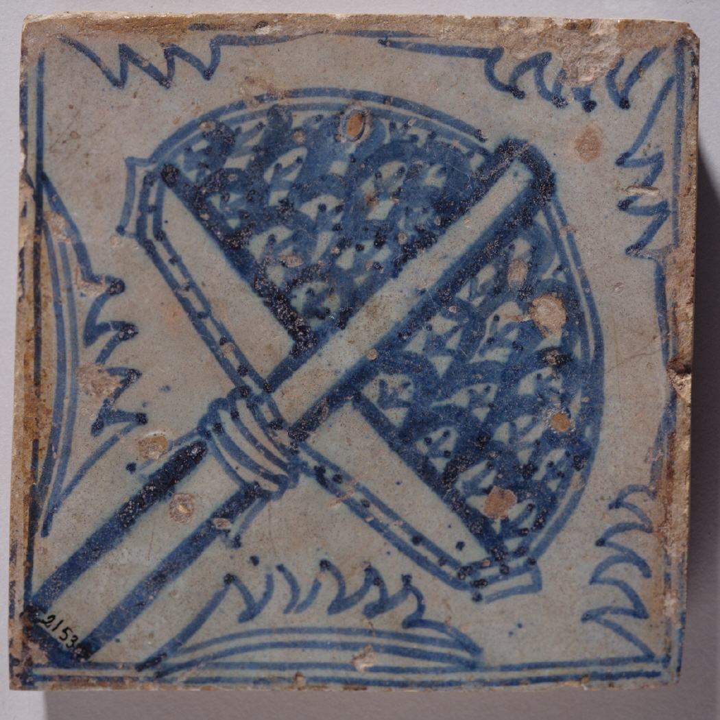 Azulejo gótico con emblema